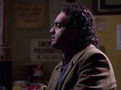 Shishir Kurup interpreta Mo's Father