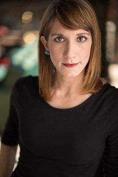 Bree Elrod interpreta Lexi