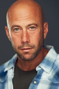 Aaron Berg interpreta Fireman