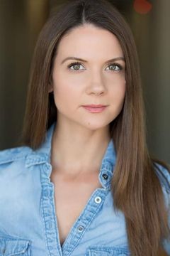 Ashley Gibson interpreta Monica
