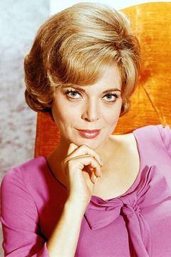 Barbara Bain interpreta Helena Russell