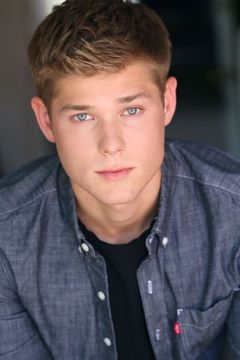 Mason Dye interpreta Matt Sherwood