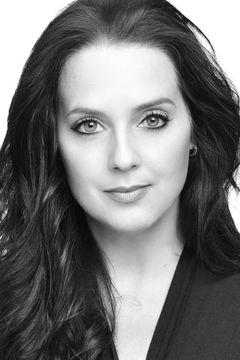 Suanne Braun interpreta Elaine
