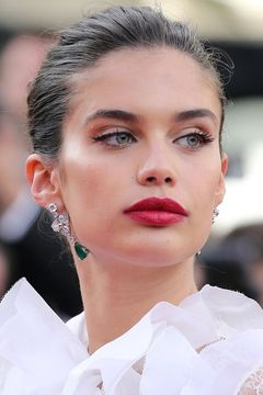 Sara Sampaio interpreta Ines