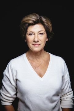 Olivia Silhavy interpreta Elisabeth Gehrer