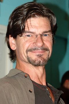 Don Swayze interpreta Seacrest