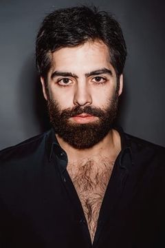 Ash Goldeh interpreta Faraj