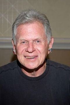 Allen Danziger interpreta Jerry (archive footage)
