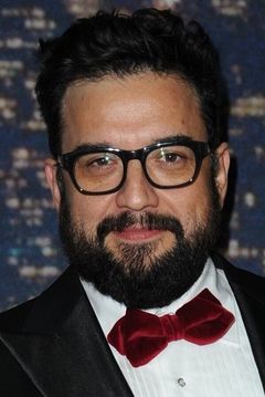 Horatio Sanz interpreta Gallery Owner
