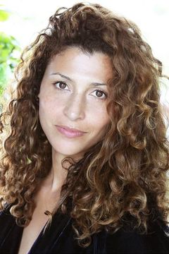 Natasha Estelle interpreta Estelle Burns