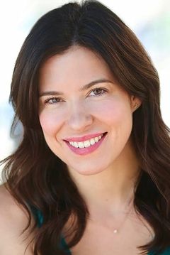 Gemma Forbes interpreta Mrs. Randall
