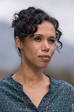 Vinette Robinson interpreta Sgt Sally Donovan
