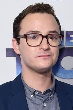 Griffin Newman interpreta Josh