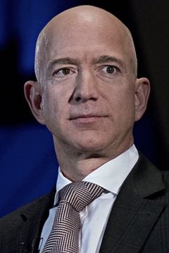 Jeff Bezos interpreta Starfleet Official
