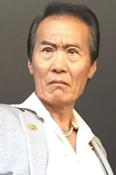 Stephen Chang interpreta Asian