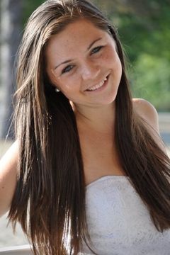 Mackenzie Hawe interpreta Neighborhood Child