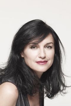 Lisa Zane interpreta Claire