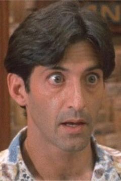 Juan García interpreta Kevin Walters