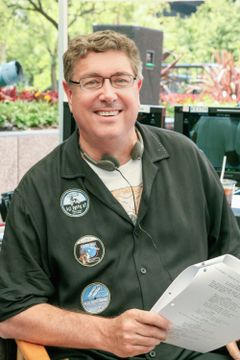John R. Montgomery interpreta Self
