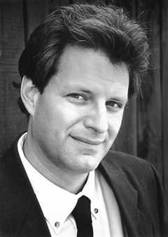 Michael Deak interpreta Cop #1