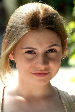 Josefine Preuß interpreta Lucy Montrose