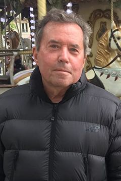 Barry Nolan interpreta TV Reporter