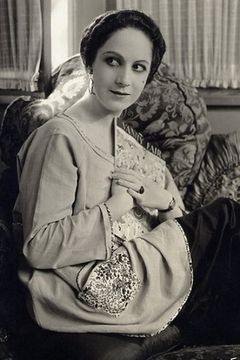 Claire Du Brey interpreta Mrs. Talburt - Perfume Customer (uncredited)