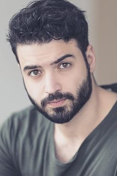 Aatash Amir interpreta Whisper Boyfriend