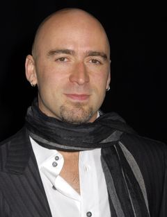 Edward Kowalczyk interpreta Waiter at Clifton's
