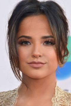 Becky G interpreta Sara Reyes