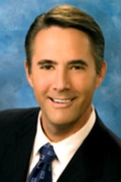 Rick Elmhurst interpreta Bay News 9 Newscaster