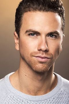 Richard Fleeshman interpreta Rannelle Spear