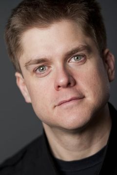 Jonathan Judge-Russo interpreta Reporter
