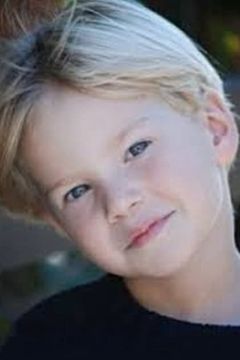 Dylan Henry interpreta Patrick (Age 3)