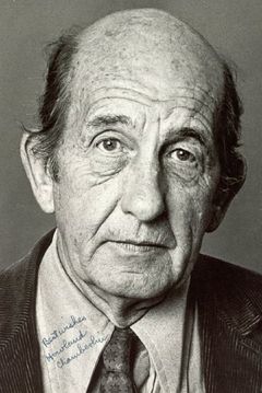 Howland Chamberlain interpreta Judge Atkins