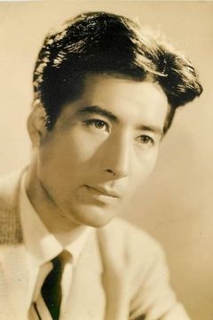 Ryōji Hayama interpreta Admiral (uncredited)