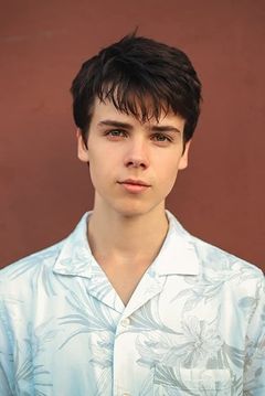 Sam Ashe Arnold interpreta Phoenix Wilder