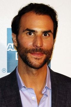 Ben Silverman interpreta Charlie