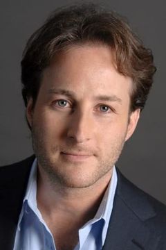Adam Waxman interpreta News Reporter #2