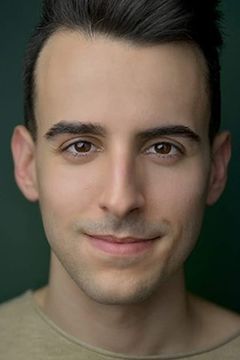 Remy Germinario interpreta Tourist Couple Looking at Map