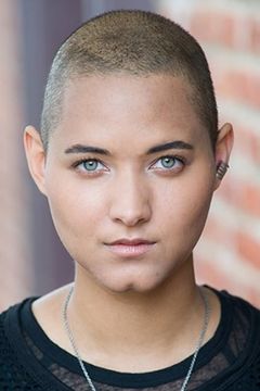 Anissa Matlock interpreta Senior Airman Parker