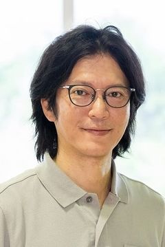 Seiichi Tanabe interpreta Hiroshi Tôyama
