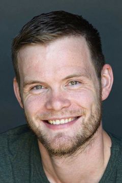 Grétar Már Garðarsson interpreta Solider (uncredited)