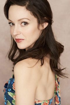 Jodi Lynn Thomas interpreta Shayla