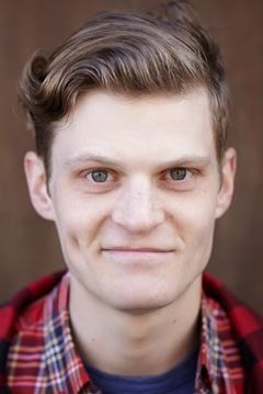 David Joseph Craig interpreta Stewart