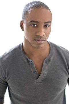 Hampton Fluker interpreta Marcus Tufo
