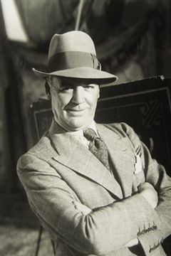 John Wray interpreta Warden Wheeler