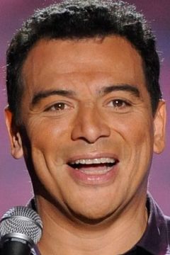 Carlos Mencia interpreta Miguel Ramirez