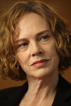 Judy Davis interpreta Hedda Hopper