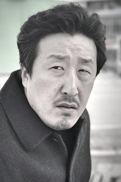 Hyun Bong-sik interpreta Park Yoon-cheol